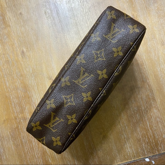 Authentic Louis Vuitton Trousse 23 - Picture 5 of 11